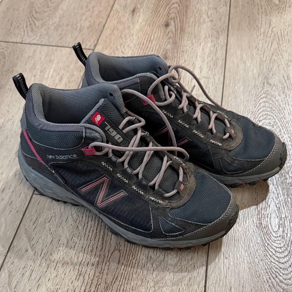 New Balance Women's Black and Pink Trail Sneakers